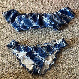 Victoria’s Secret off the shoulder bikini set